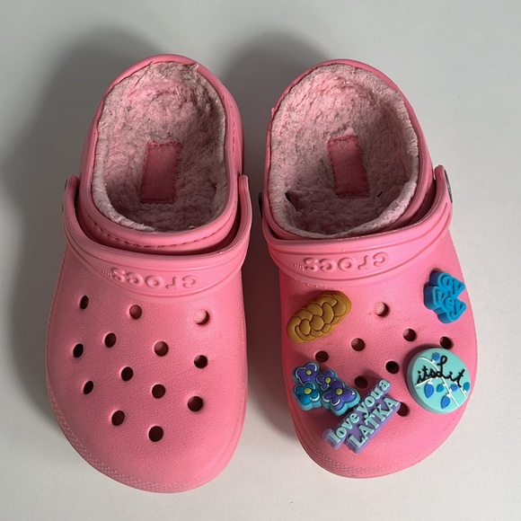 CROCS GIRLS CLASSIC LINED CLOG PARTY PINK / CANDY PINK KID’S SIZE 11 - Picture 2 of 9